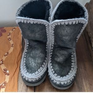 Mou black metallic Eskimo boot EUC size 39. Slightly worn and in awesome shape.